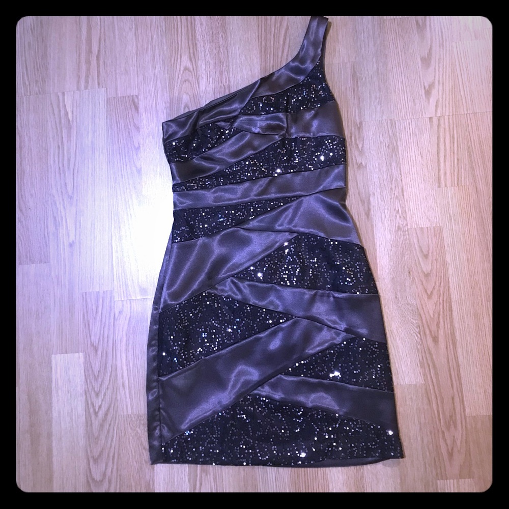 One shoulder dress